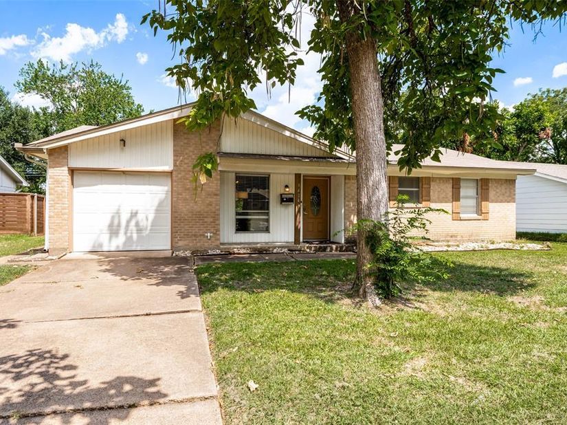 1404  Timberlake Circle , Richardson Texas 75080