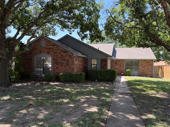 1362  Southridge Drive , Lancaster Texas 75146