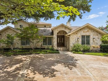 7635  Tanglecrest Drive 