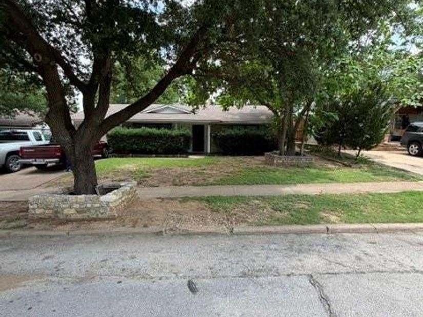 430 W Phillips Court , Grand Prairie Texas 75051