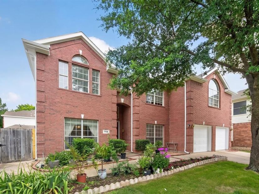 7708  Buccaneer Circle , Arlington Texas 76016