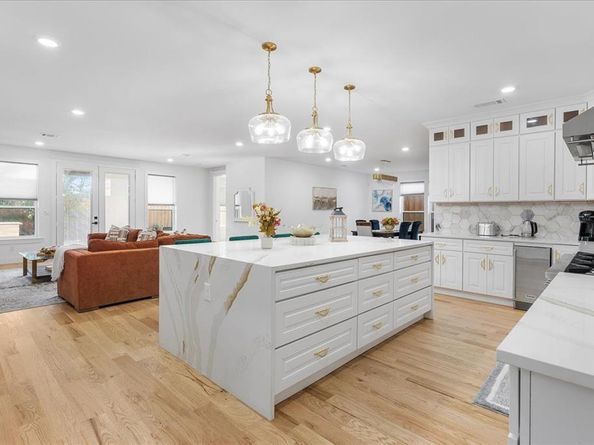 4726  Hopkins Avenue , Dallas Texas 75209