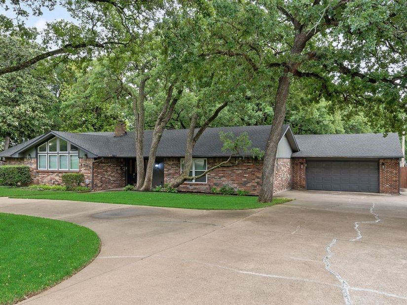 4500  Hacienda Drive , Arlington Texas 76017