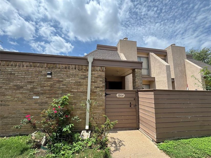 3045  Park Lane  1064, Dallas Texas 75220