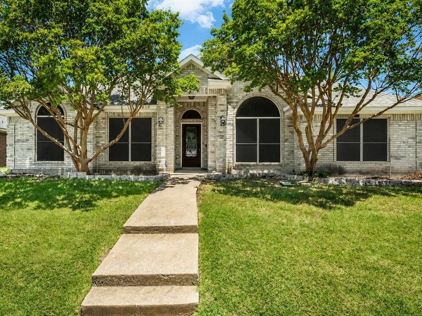 6610  Falcon Street , Rowlett Texas 75089