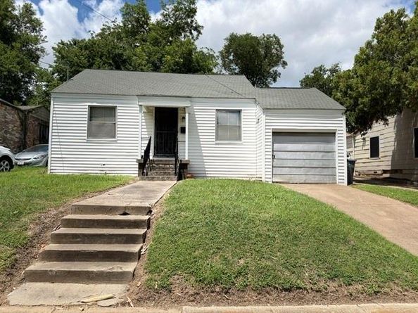 319  Avenue J  , Dallas Texas 75203