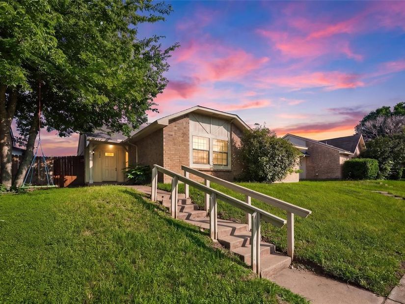 7254  Pineberry Road , Dallas Texas 75249