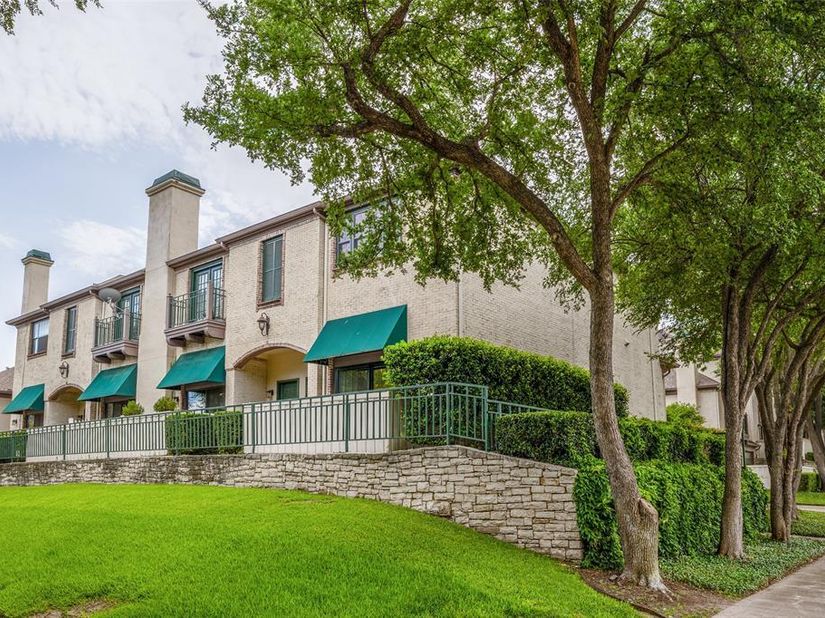 5950  Lindenshire Lane  107, Dallas Texas 75230