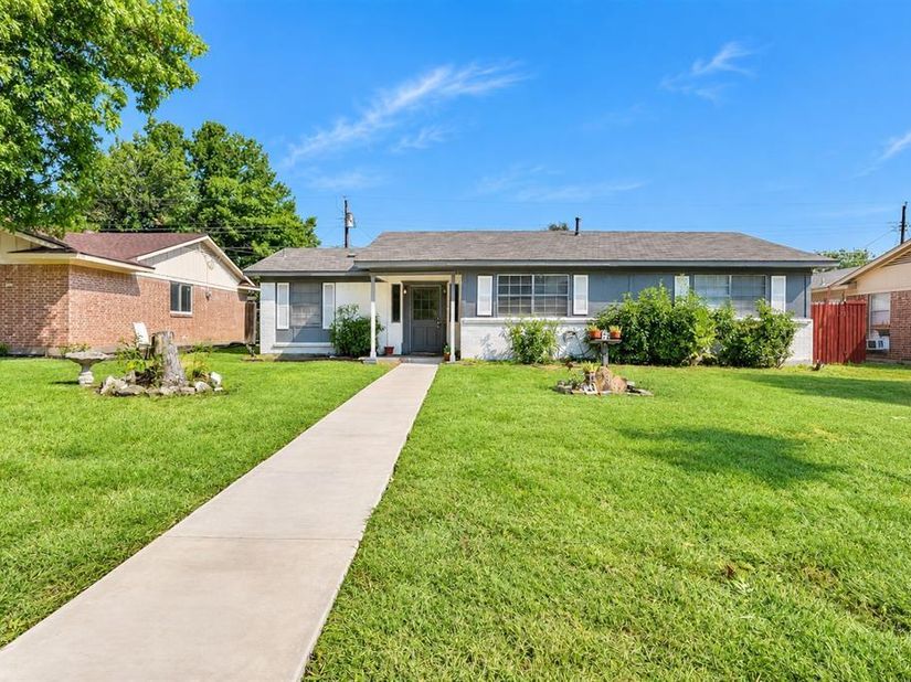 1817  Laurel Lane , Plano Texas 75074