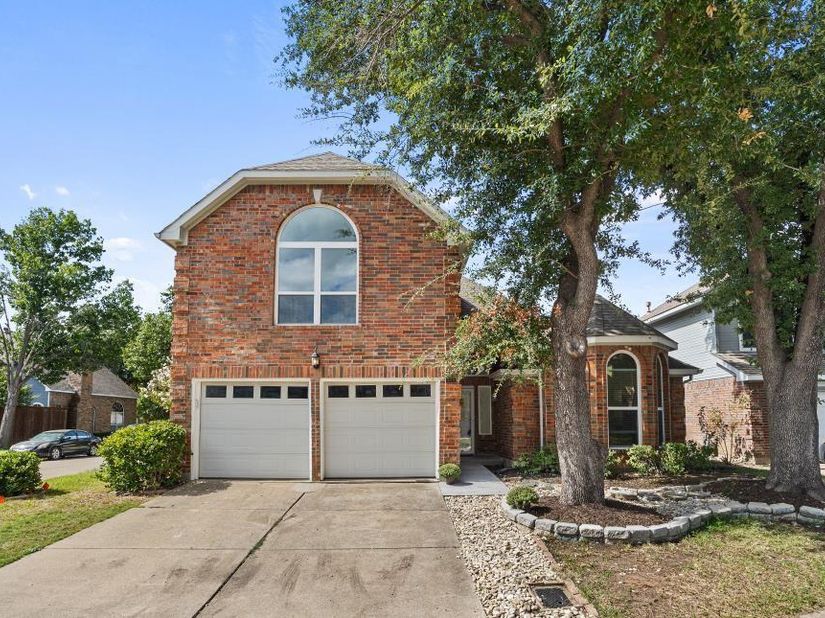 800  Fallen Leaf Court , Irving Texas 75063