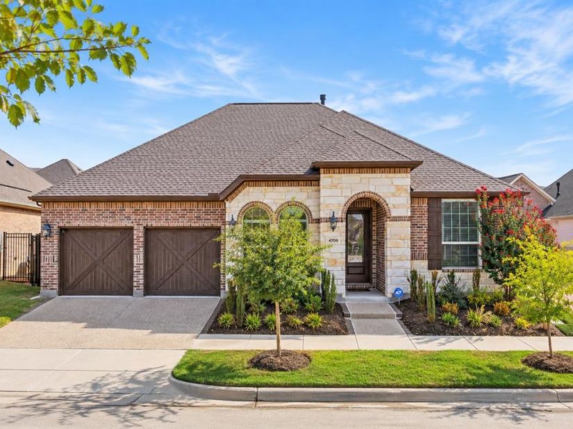 4709  Kings Garden Parkway , Arlington Texas 76005