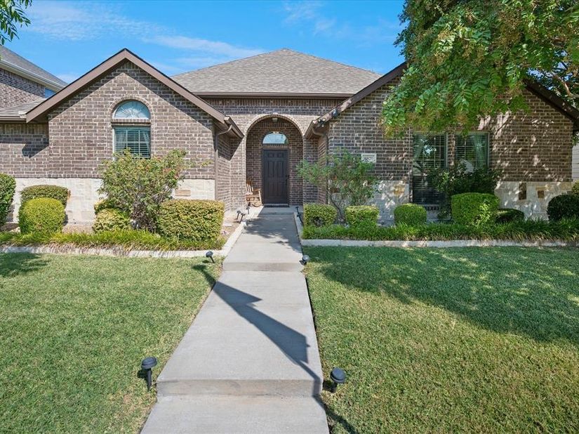8821  Davis Street , Rowlett Texas 75088