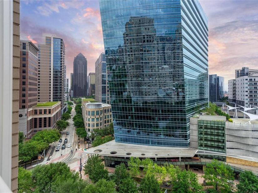 2525 N PEARL Street  1004, Dallas Texas 75201