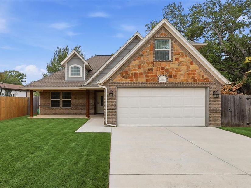 603  Oaklawn Drive , River Oaks Texas 76114