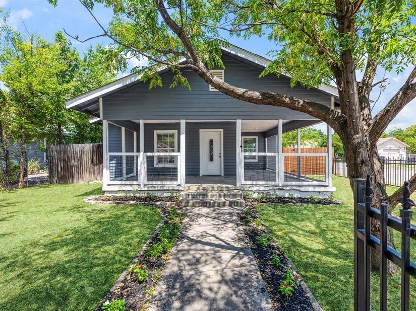 3435  Avenue M  , Fort Worth Texas 76105