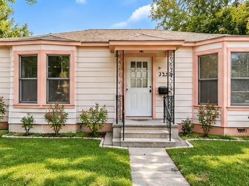 2324  Bombay Avenue , Dallas Texas 75235