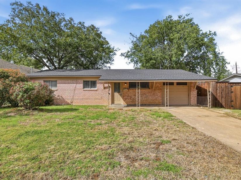 1902  Alan A Dale Road , Arlington Texas 76013