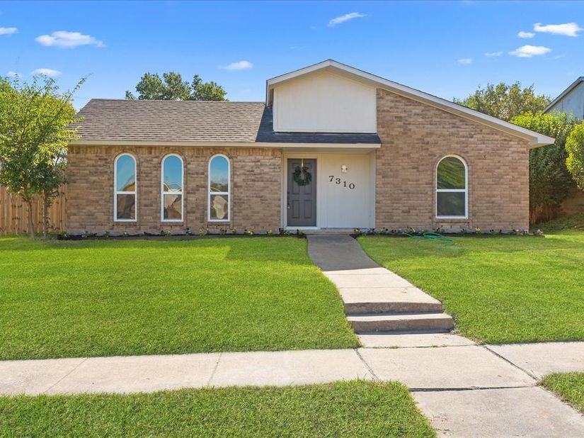 7310  Flameleaf Place , Dallas Texas 75249