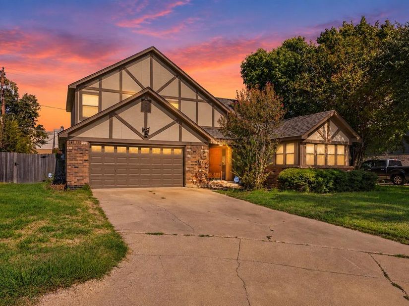 1107  Port Au Prince Drive , Arlington Texas 76012