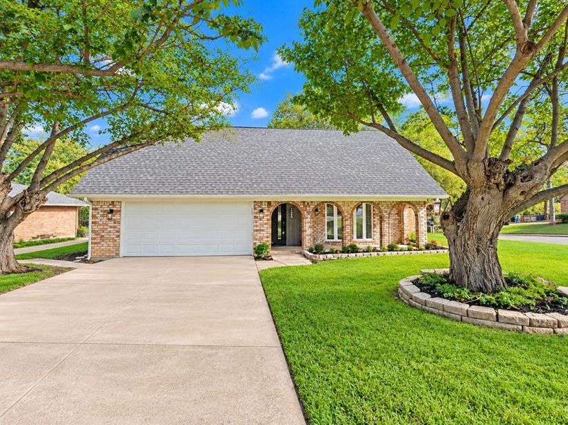 7250  Ridge Park Lane , Dallas Texas 75232