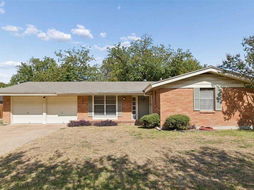 1723  Carlisle Street , Irving Texas 75062