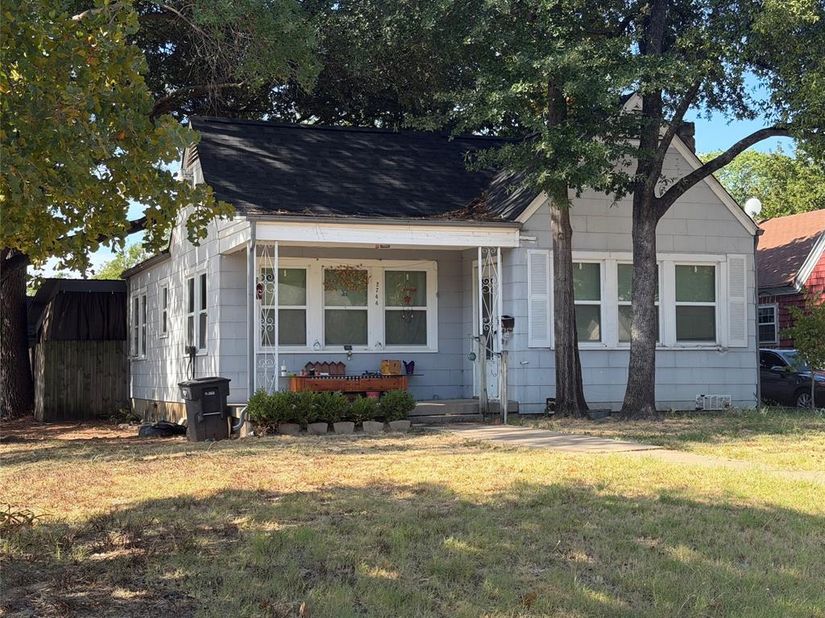 2744  Honeysuckle Avenue , Fort Worth Texas 76111