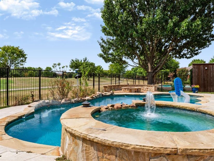 10518  Woodlands Trail , Rowlett Texas 75089