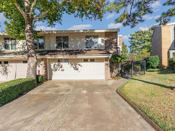 2945  Country Place Circle , Carrollton Texas 75006