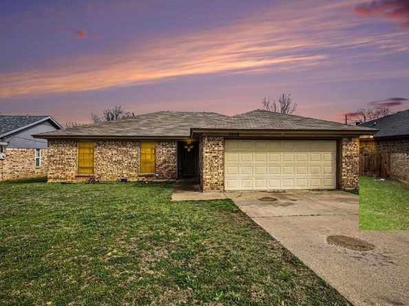 2808  Southpark Lane , Fort Worth Texas 76133
