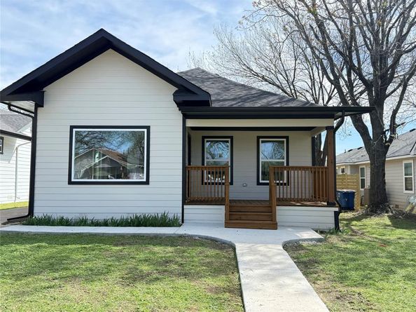 920 S Montreal Avenue , Dallas Texas 75208