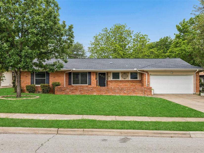 181  Easton Road , Dallas Texas 75218