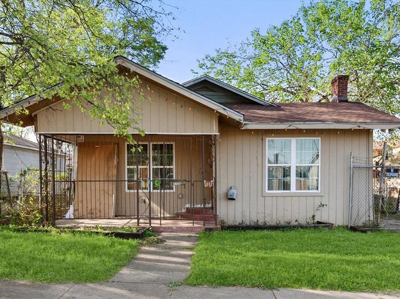 3708  Avenue M  , Fort Worth Texas 76105
