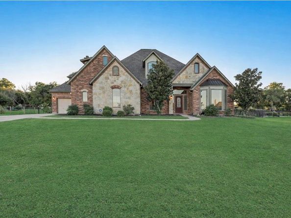 132  Silver Rose Boulevard , Burleson Texas 76028