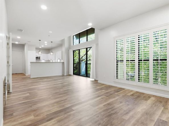4122  Avondale Avenue  204, Dallas Texas 75219