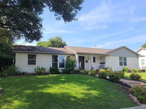 13429  Spring Grove Avenue , Dallas Texas 75240