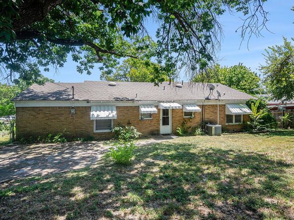 1813  Brook Hollow Drive , Fort Worth Texas 76114