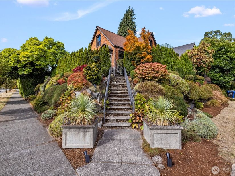 2355 45th Avenue SW, Seattle WA 98116
