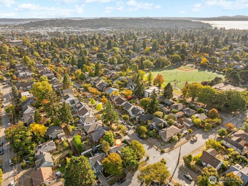 1817 NW 77th Street, Seattle WA 98117