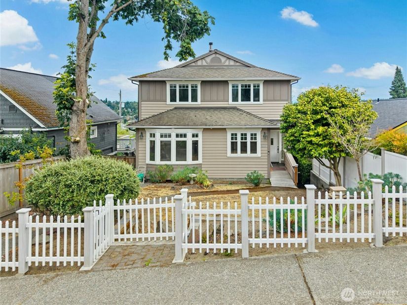 3438 10th Avenue W, Seattle WA 98119