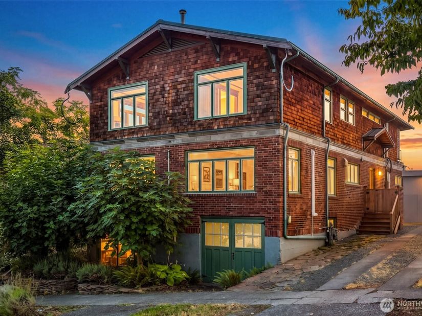 2117 N 36th Street, Seattle WA 98103