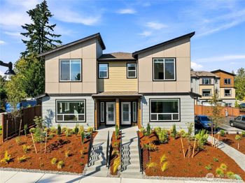 1216 Tacoma Court NE
