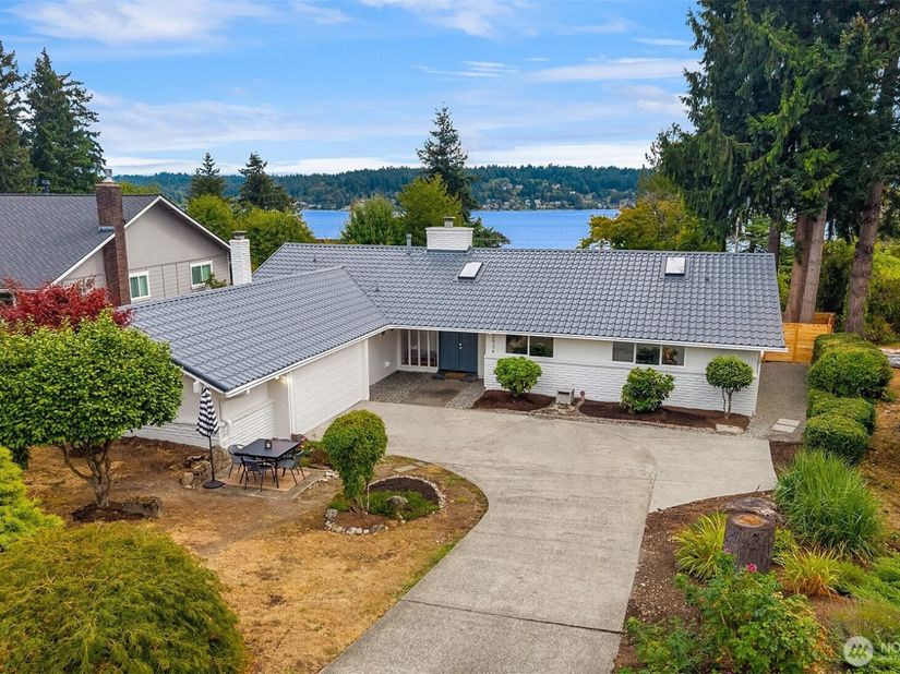 2536 171st Avenue SE, Bellevue WA 98008