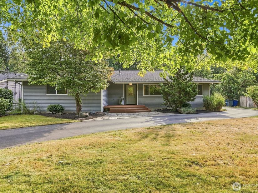 18724 80th Avenue NE, Kenmore WA 98028