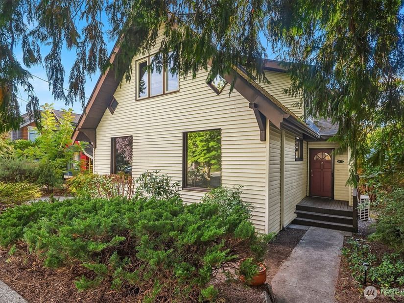 6827 28th Avenue NE, Seattle WA 98115