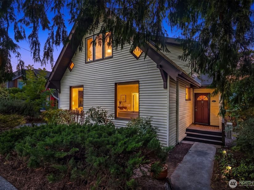 6827 28th Avenue NE, Seattle WA 98115