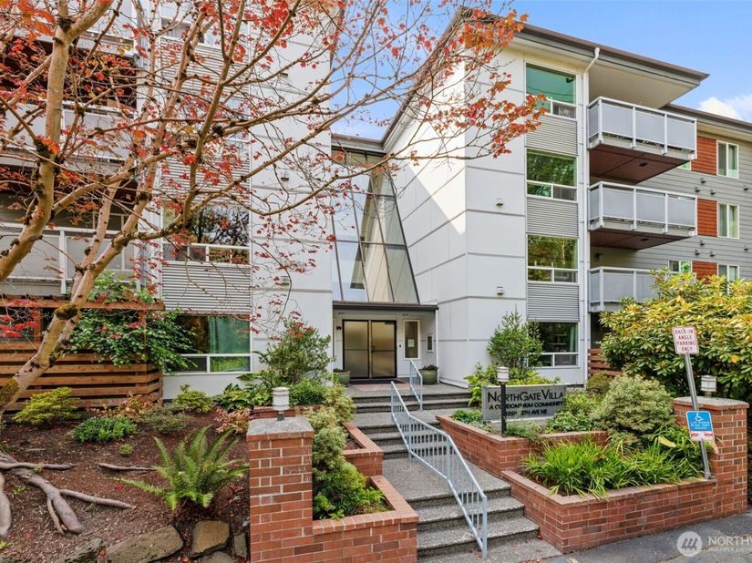 10501 8th Avenue NE 209, Seattle WA 98125