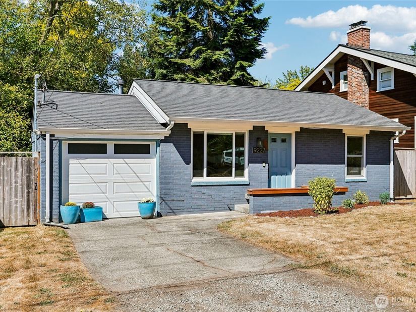 9227 Palatine Avenue N, Seattle WA 98103