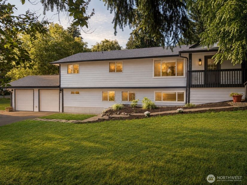 607 244th Street SW, Bothell WA 98021