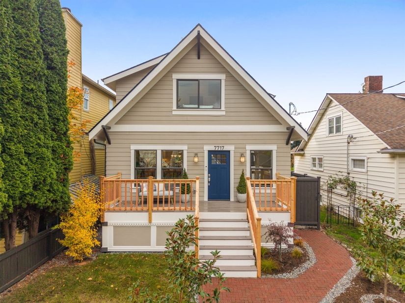 7717 2nd Avenue NE, Seattle WA 98155