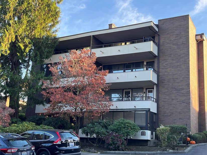 10923 Glen Acres Drive S C, Seattle WA 98168
